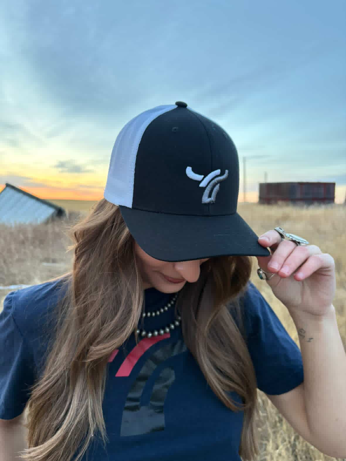 Black/white mesh 110 flex fit Large silver & white logo